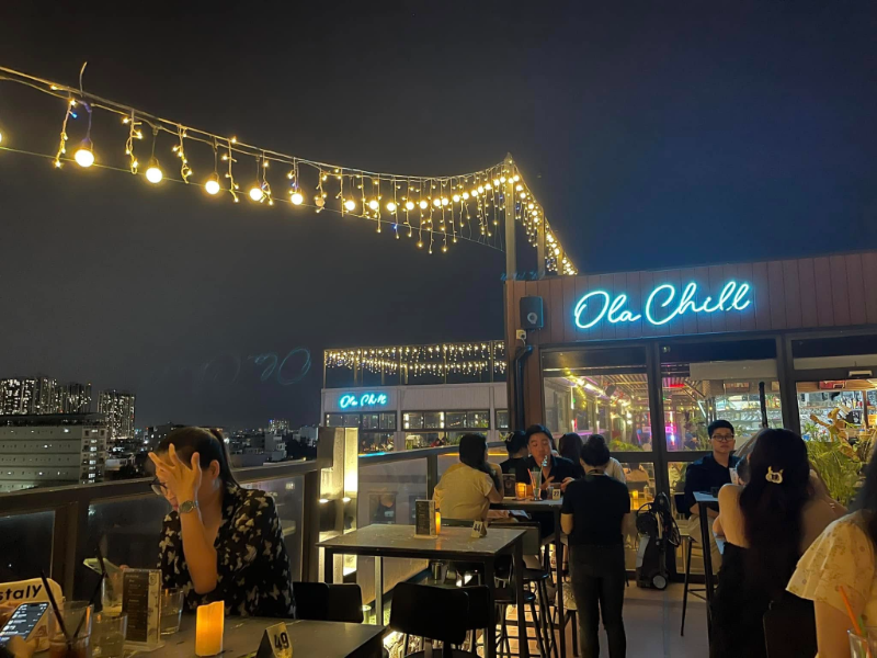 Rooftop Quận 7 với không gian thoáng mát, rộng rãi