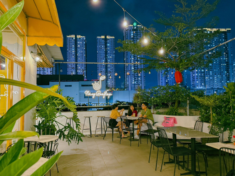 Rooftop Quận 7 đẹp, thoáng mát