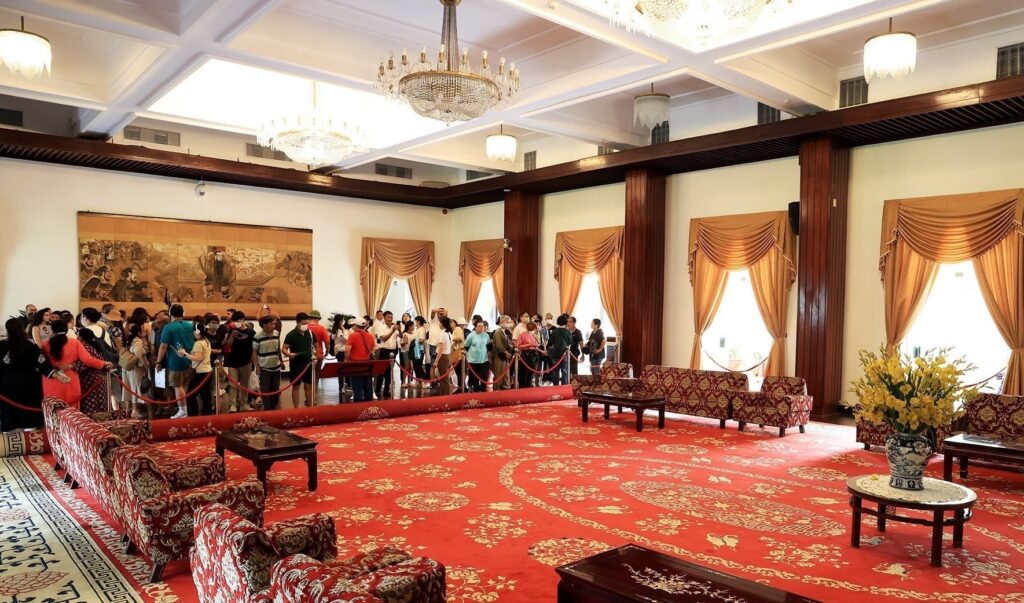 Giờ mở cửa Dinh Độc Lập: tham quan lúc nào là lý tưởng? Dinh Độc Lập mở cửa mấy giờ? Khung giờ tham quan buổi sáng và chiều ra sao? Xem ngay để lên lịch ghé thăm di tích lịch sử giữa trung tâm TP.HCM.