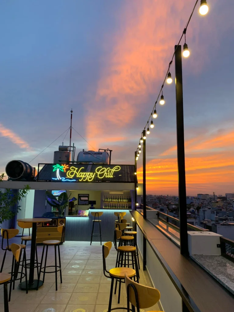 Rooftop Tân Phú với không gian thoáng mát, ấm cúng