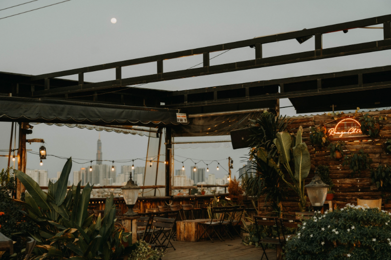 Rooftop Phú Nhuận view đẹp, không gian yên tĩnh