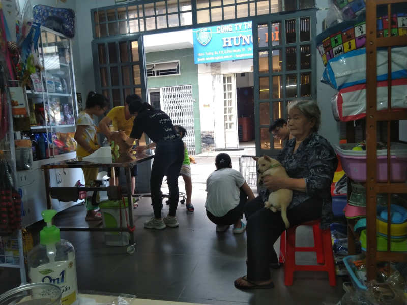 Thú y Phú Nhuận được nhiều người tin tưởng bởi đội ngũ bác sĩ được đào tạo chuyên sâu