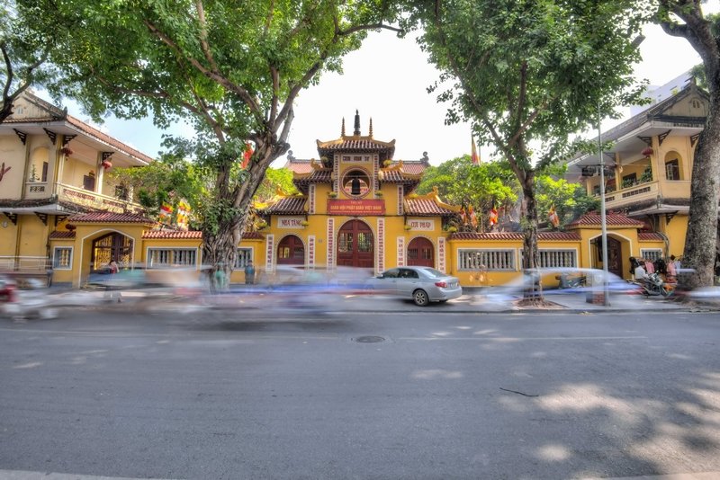Chùa Quán Sứ, trung tâm Phật giáo lớn giữa lòng Hà Nội Tìm hiểu chùa Quán Sứ – ngôi chùa nổi tiếng tại quận Hoàn Kiếm. Nơi đây là điểm đến tâm linh lớn, thường xuyên tổ chức lễ Phật Đản và hoạt động Phật giáo trọng đại.
