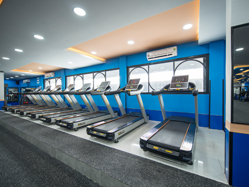 Phòng gym Quận 9 có không gian sạch sẽ, hệ thống máy tập nhập khẩu, hiện đại