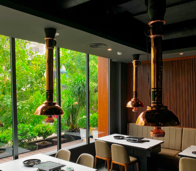 Quán nướng Quận 1: Top địa điểm ngon khó cưỡng cho tín đồ thịt nướng Quán nướng Quận 1 có không gian rộng rãi, thoáng mát