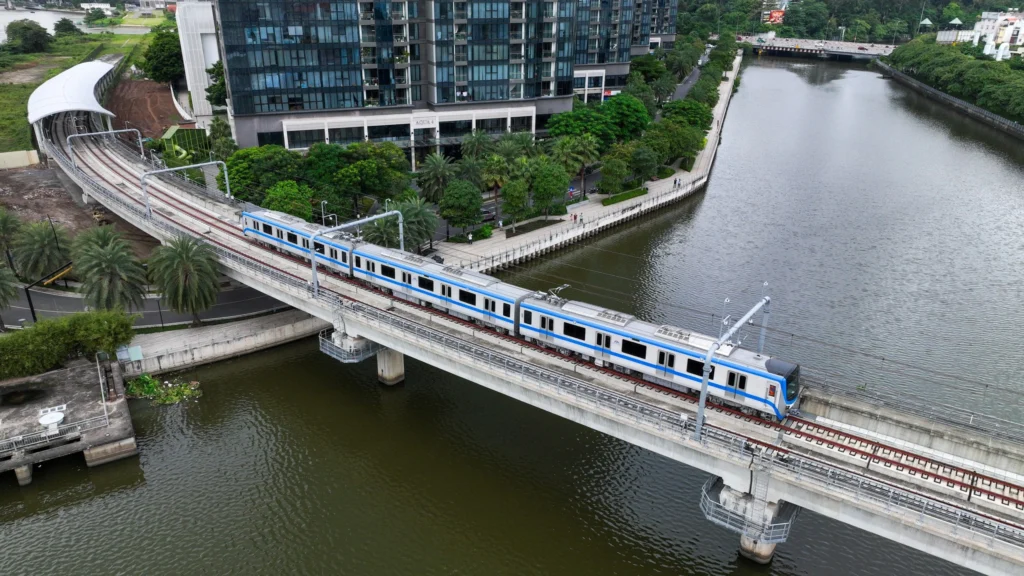 Danh sách các ga Metro số 1 bao gồm 3 ga ngầm và 11 ga trên cao. Tìm hiểu chi tiết sơ đồ, vị trí và vai trò từng trạm trong kết nối đô thị TP.HCM.