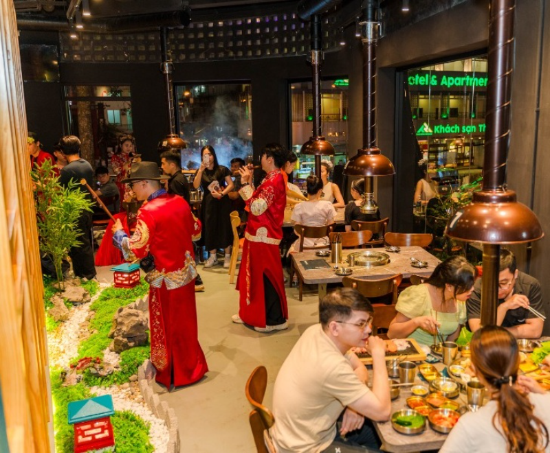 Quán nướng Quận 5 được bày trí tinh tế, ấm cúng