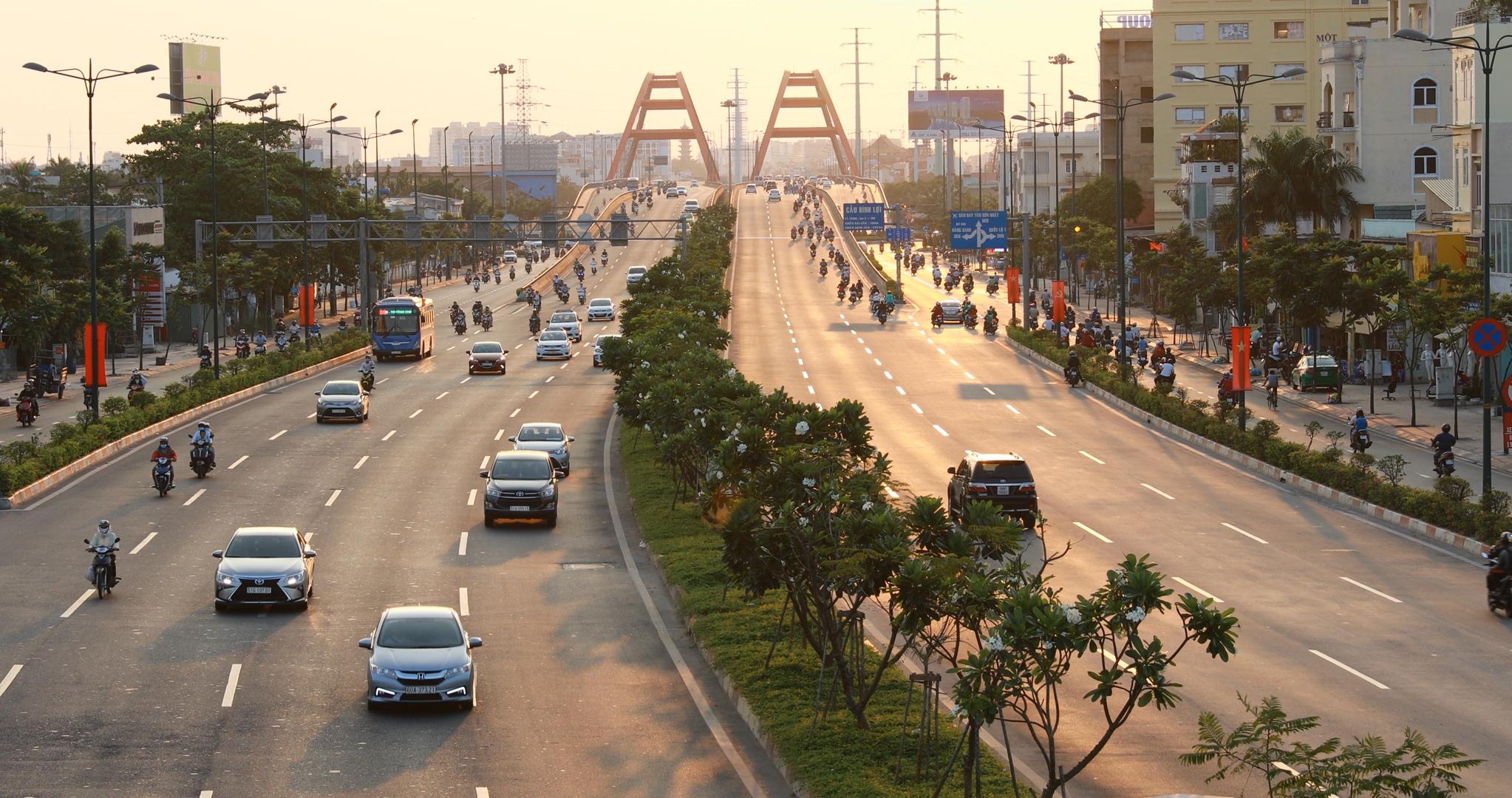 Đường Phạm Văn Đồng, TP.HCM, đại lộ hiện đại và sầm uất