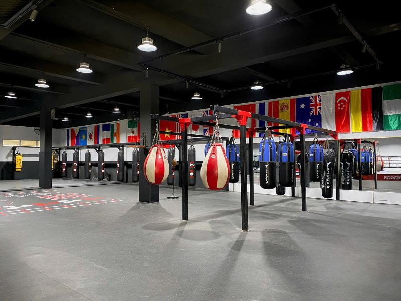 Phòng gym Quận 8 có không gian rộng rãi, máy móc hiện đại