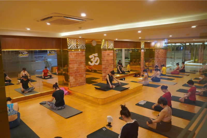 Phòng gym Quận 10 có thiết kế thoáng đãng, huấn luyện viên giàu nhiệt huyết