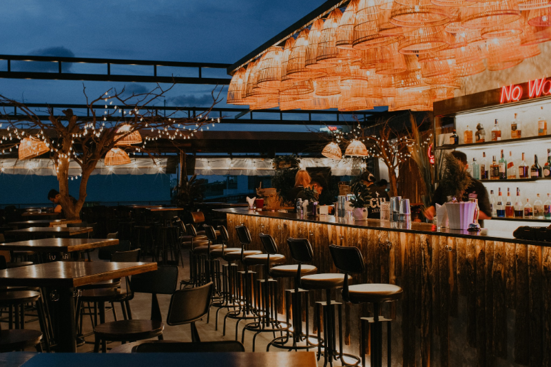 Danh sách quán cà phê rooftop Quận 10 với view đẹp, đáng trải nghiệm Quán cà phê rooftop Quận 10 với không gian mở cực kỳ thoáng mát
