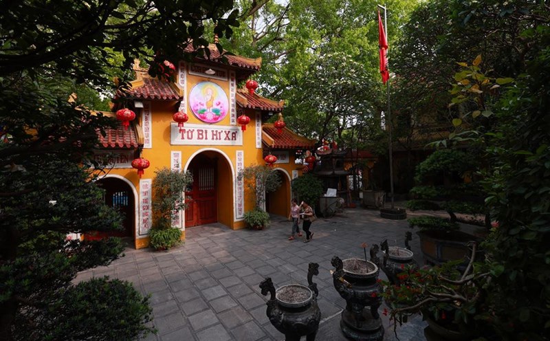 Tìm hiểu vị trí Chùa Quán Sứ – một trong những ngôi chùa linh thiêng nhất thủ đô Hà Nội, nơi diễn ra nhiều hoạt động tâm linh và lễ Phật Đản hằng năm.