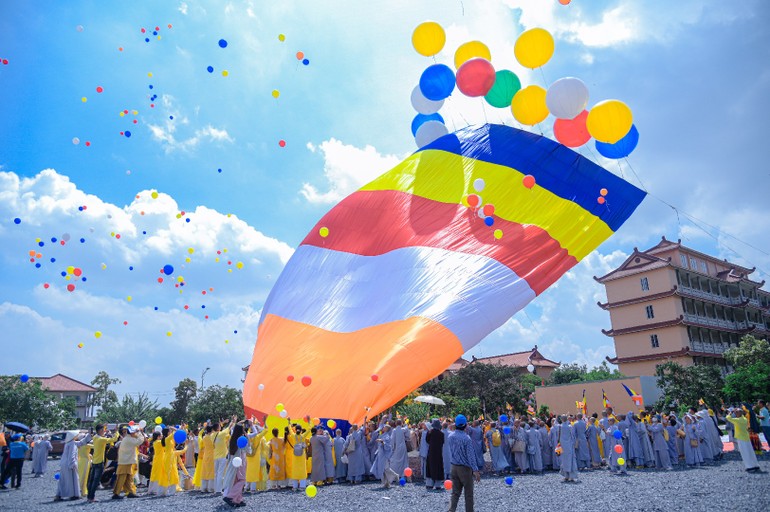 Tổng quan Đại lễ Vesak 2025: Thời gian, địa điểm, chủ đề, các hoạt động đặc sắc và vai trò của Phật giáo trong việc nuôi dưỡng hòa bình, nhân phẩm và trí tuệ toàn cầu.