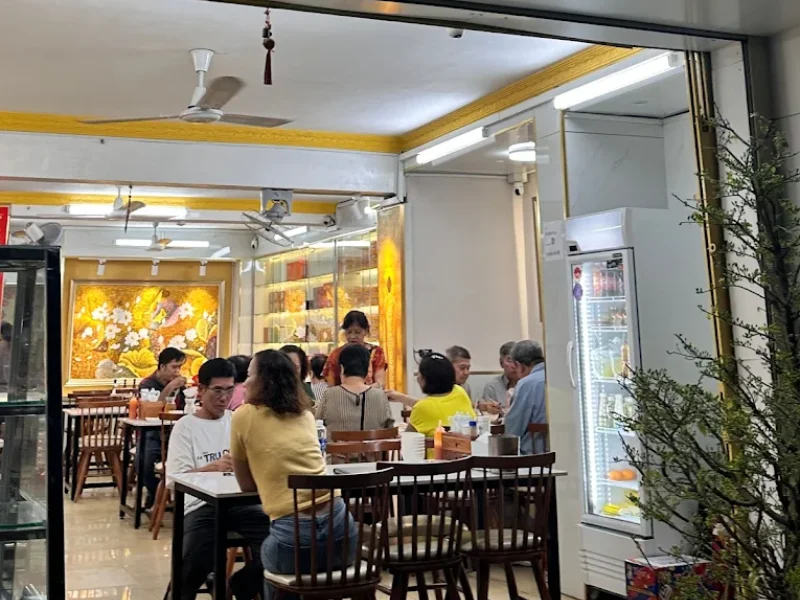 Quán chay Quận 11 có không gian ấm cúng, gần gũi
