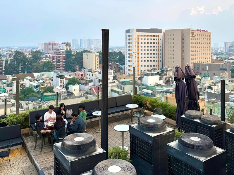 Rooftop Quận 5 đẹp, không gian thoáng đãng