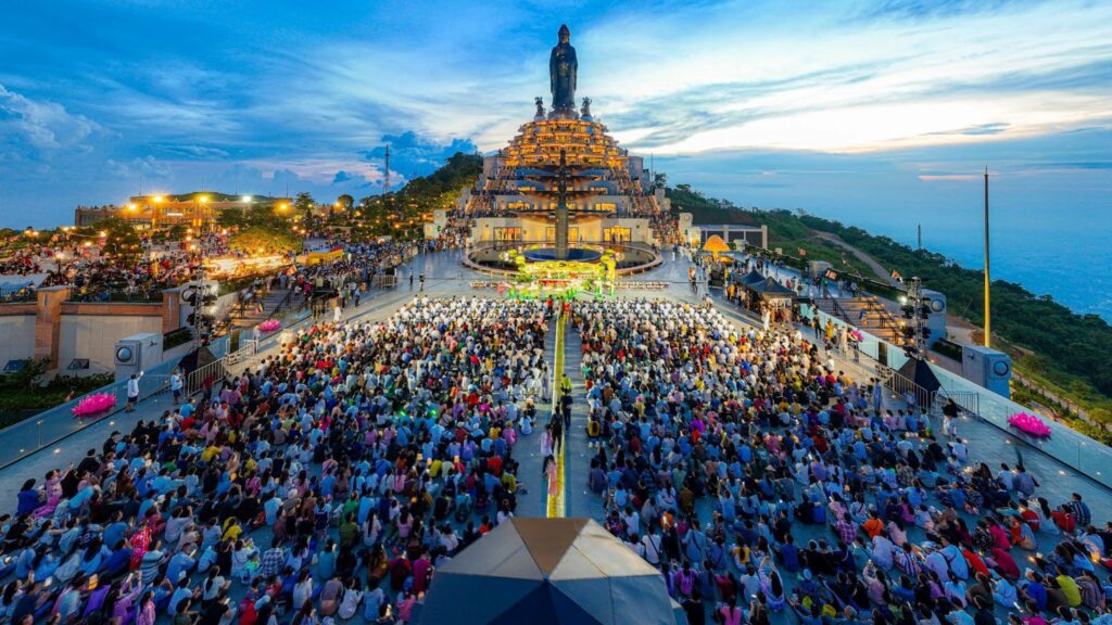 từ tphcm đi núi bà đen bao nhiêu km