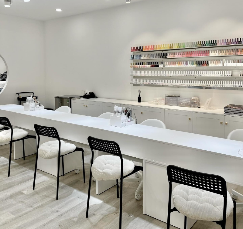 Tiệm nail Quận 10 có đa dạng dịch vụ, đặc biệt chú trọng đến sức khỏe khách hàng