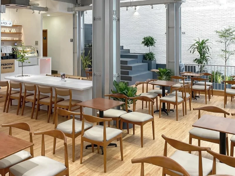 Quán cà phê học bài Quận 1 là điểm đến hoàn hảo với thiết kế tối giản, dễ chịu