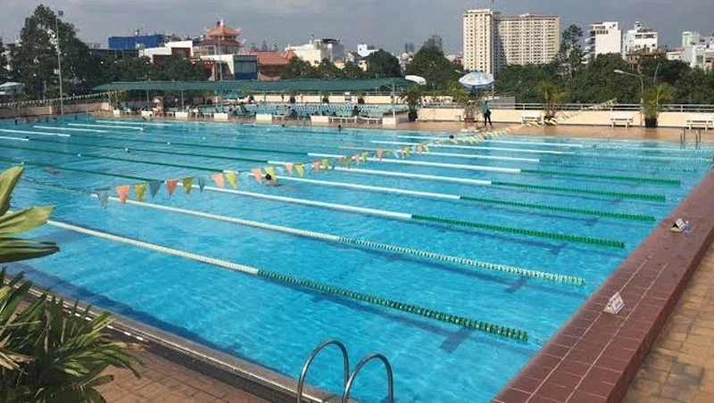 Toàn cảnh hồ bơi trong một ngày nắng đẹp