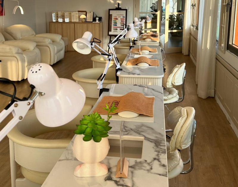 Tiệm nail Bình Tân có không gian đậm chất studio nghệ thuật