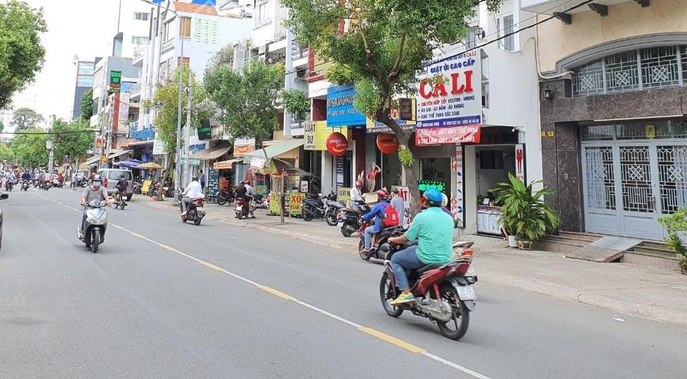 Đường D5, con đường ẩm thực và giáo dục sầm uất tại Bình Thạnh