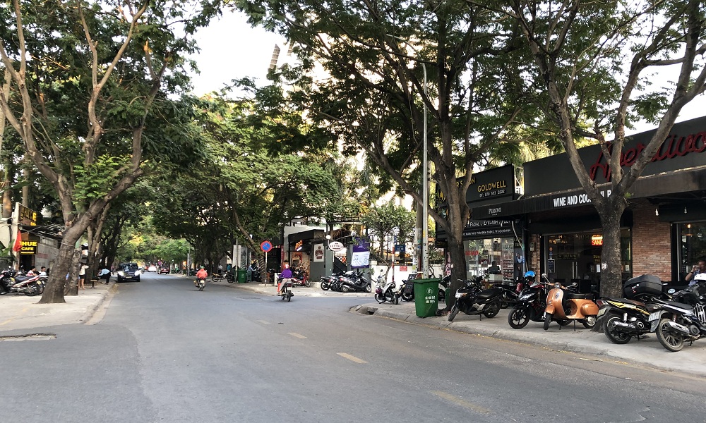 Đường Xuân Thủy, Thủ Đức, với những nhà hàng, quán cà phê và không gian sôi động