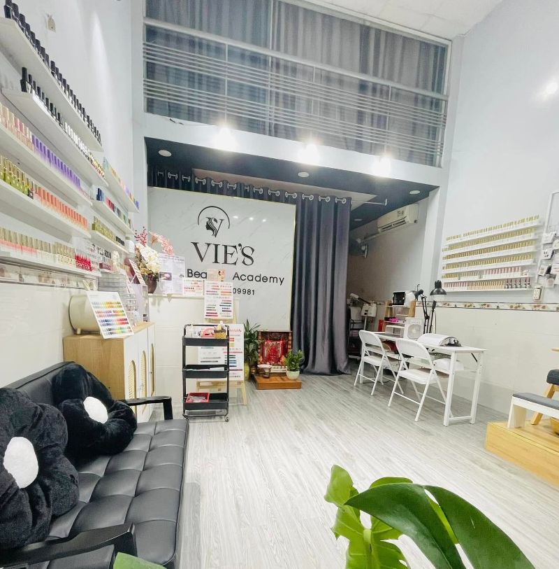 Tiệm nail Bình Tân có không gian sang trọng, tối giản
