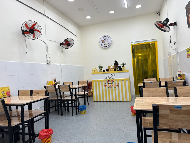 Quán ăn vặt Quận 7 có không gian thoải mái, phục vụ nhiệt tình