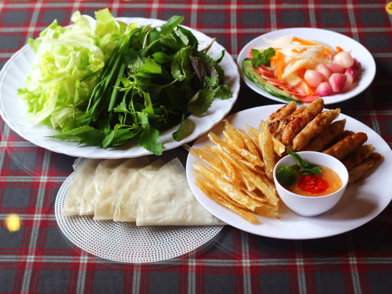 Nem nướng Bà Hùng, món ăn không thể bỏ lỡ tại Đà Lạt