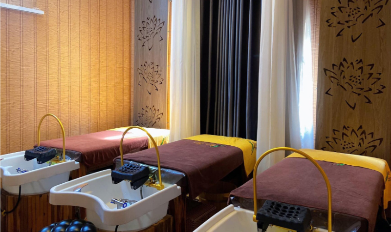 Spa Tân Bình có thiết kế tinh tế, ánh đèn vàng ấm áp