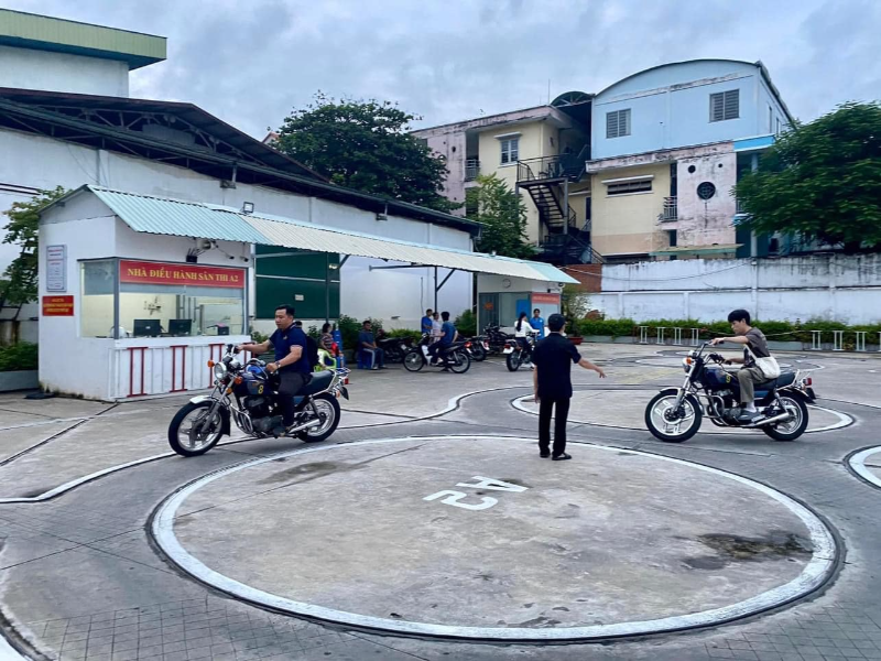 Trung tâm dạy lái xe máy TPHCM uy tín, hỗ trợ học viên nhiệt tình