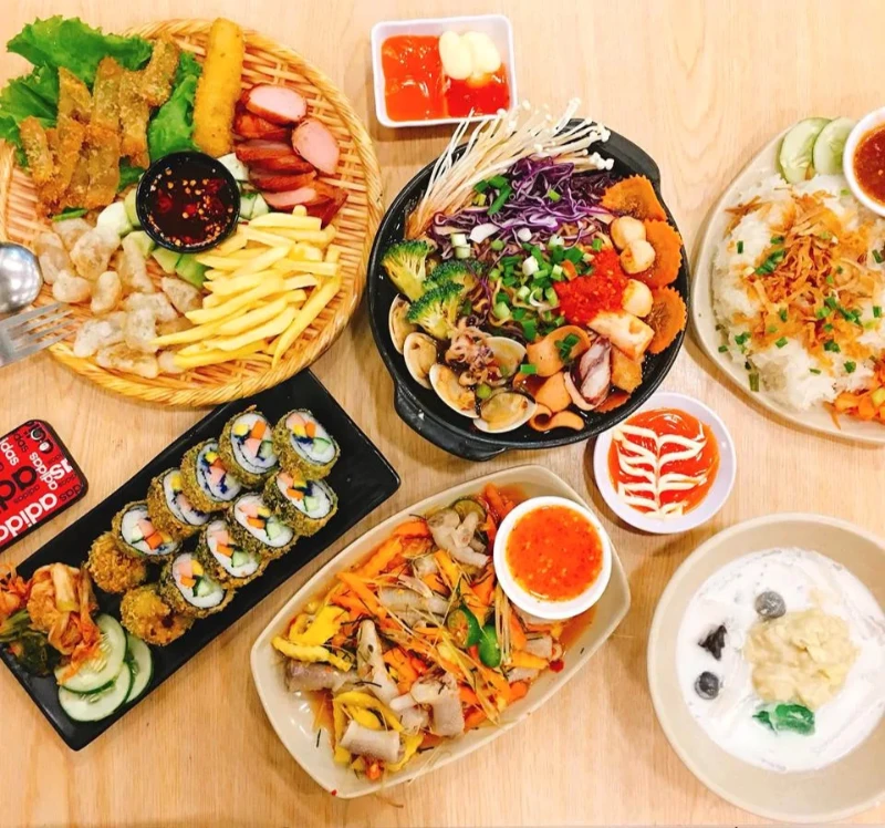 Quán ăn vặt Tân Phú có menu đa dạng với các món ăn vặt hấp dẫn