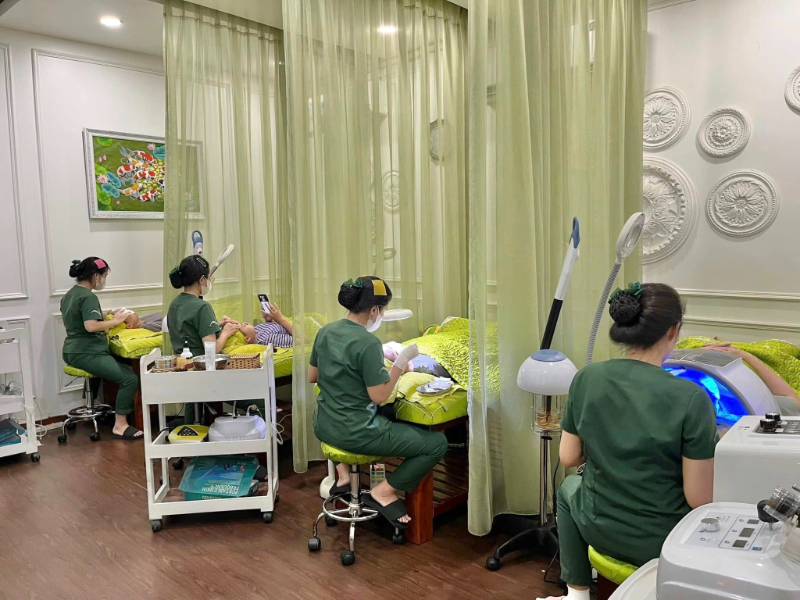 Spa Tân Phú nổi bật với thiết kế tinh tế, đội ngũ kỹ thuật viên tận tâm