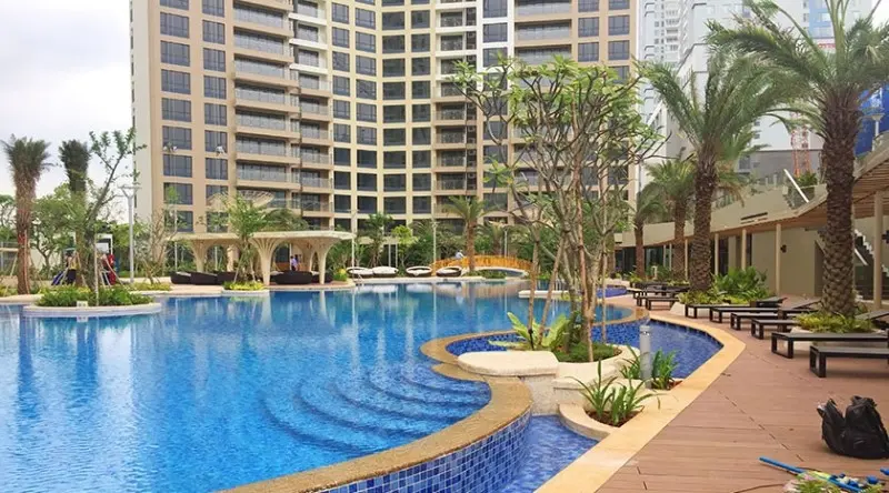 Hồ bơi ngoài trời tại quận 2, nơi lý tưởng để rèn luyện sức khỏe và thư giãn.