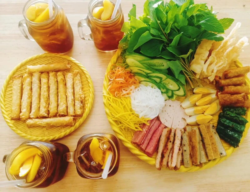 Quán ăn vặt Quận 9 nổi bật với các món ăn vặt mang đậm hương vị miền Trung