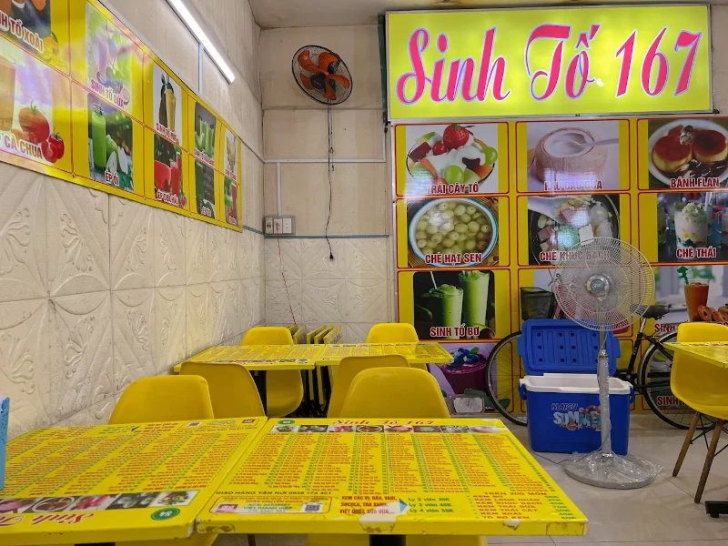 Quán ăn vặt Quận 10 có không gian sạch sẽ, sinh tố tươi ngon