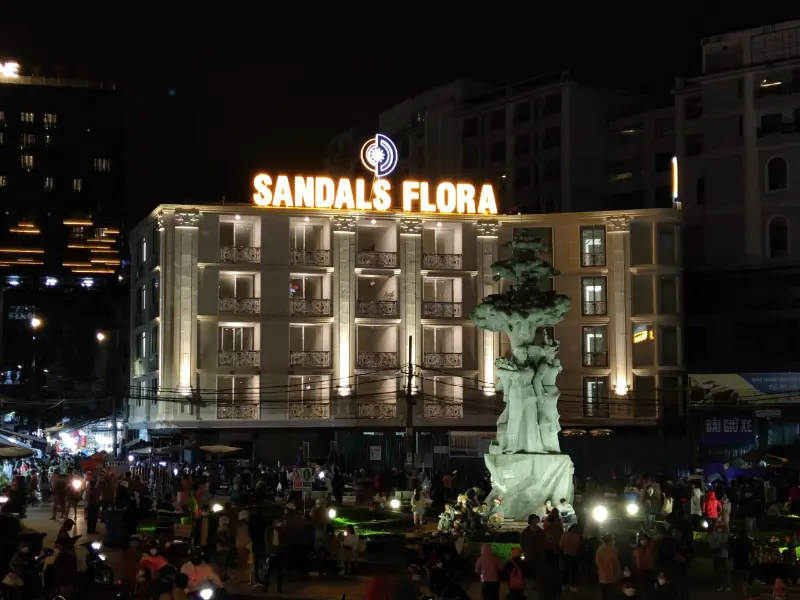 Toàn cảnh khách sạn 3 sao Sandals Flora