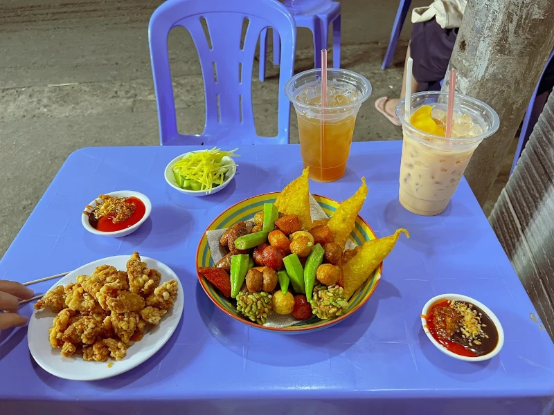 Quán ăn vặt Phú Nhuận nổi bật với thực đơn đa dạng, tươi ngon