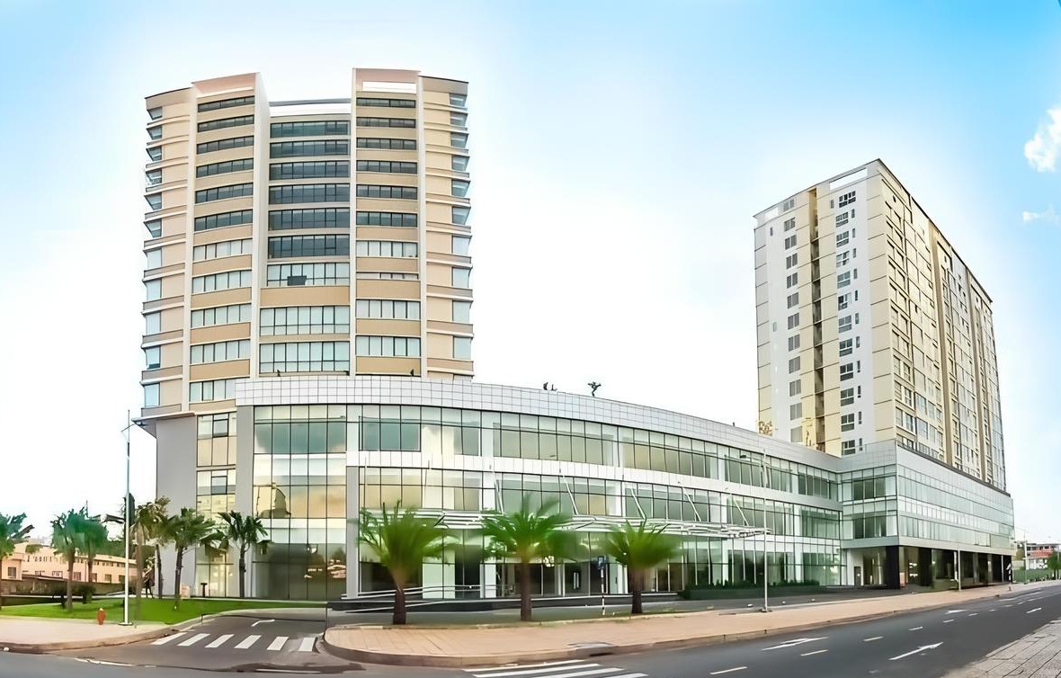 Hồ bơi và không gian xanh tại Cộng Hòa Garden