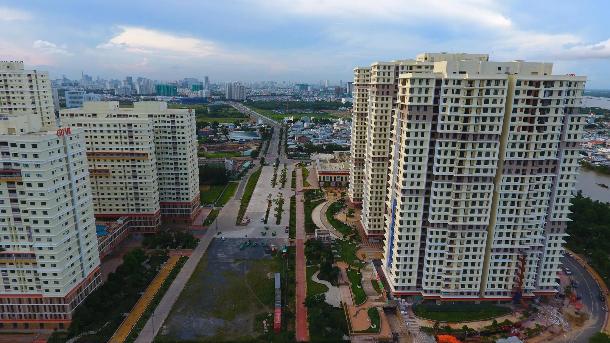 Toàn cảnh khu dân cư The Era Town ven sông