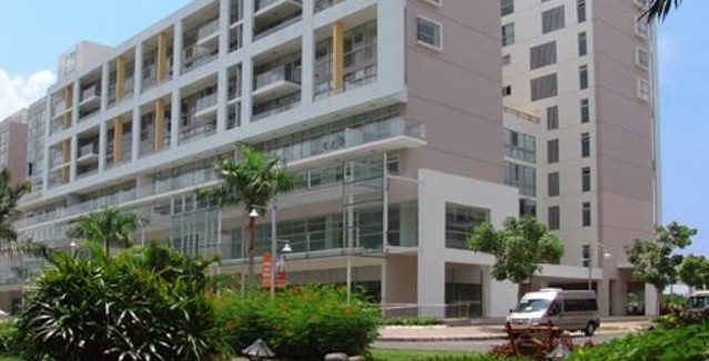 Không gian xanh và hồ bơi tại chung cư Garden Court 2