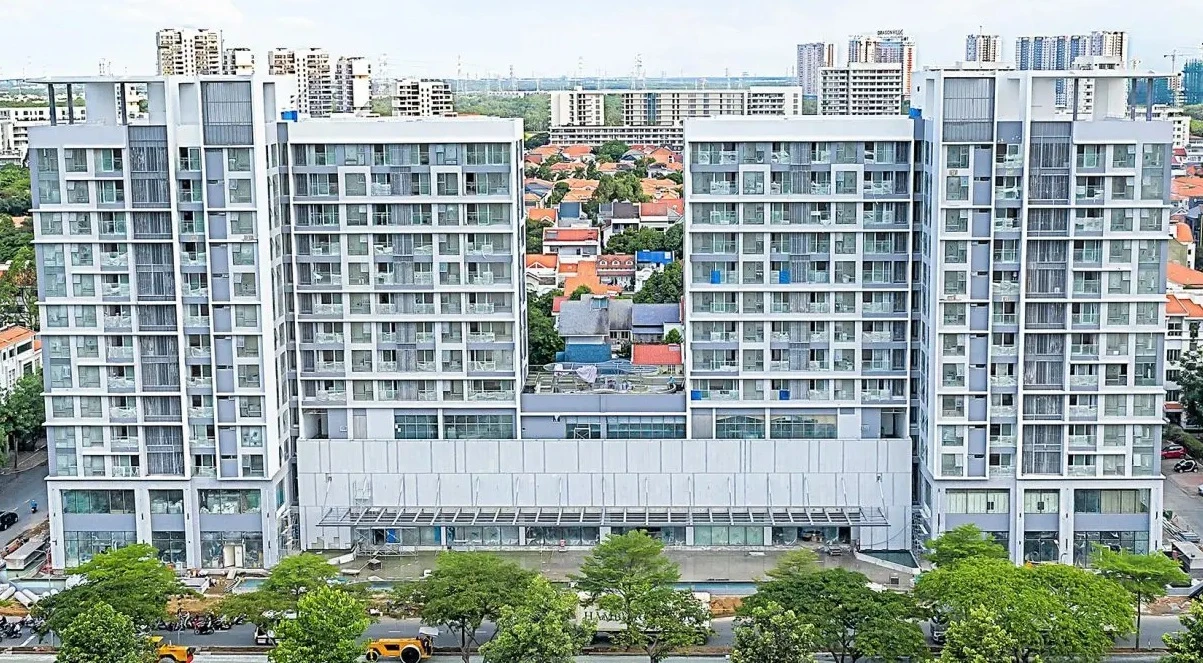 Khu Crescent Mall và Hồ Bán Nguyệt đối diện Urban Hill