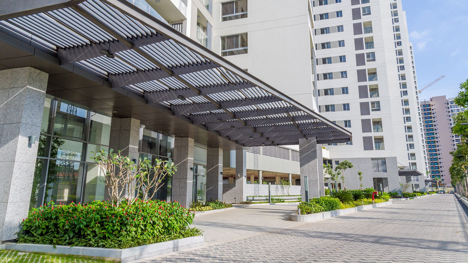 Nội thất hiện đại và ban công rộng tại Green Valley