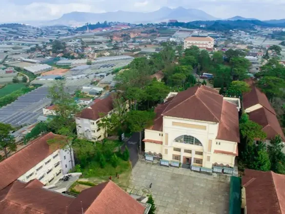 Khung cảnh trên cao của Đại học Yersin