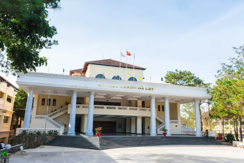 Không gian học tập hiện đại, hỗ trợ nội dung trường đại học Yersin Đà Lạt có những ngành nào đào tạo ứng dụng.