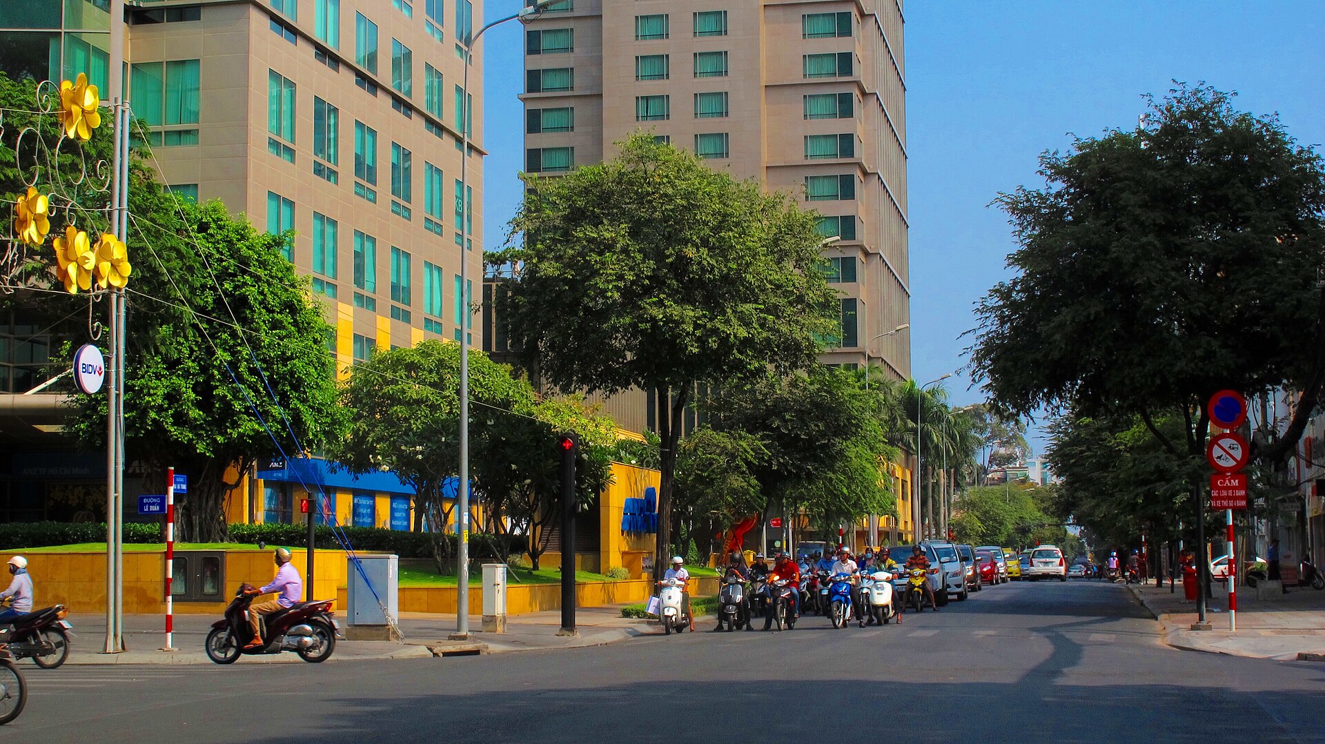 Đường Hai Bà Trưng Quận 1, trục đường giao thương sầm uất