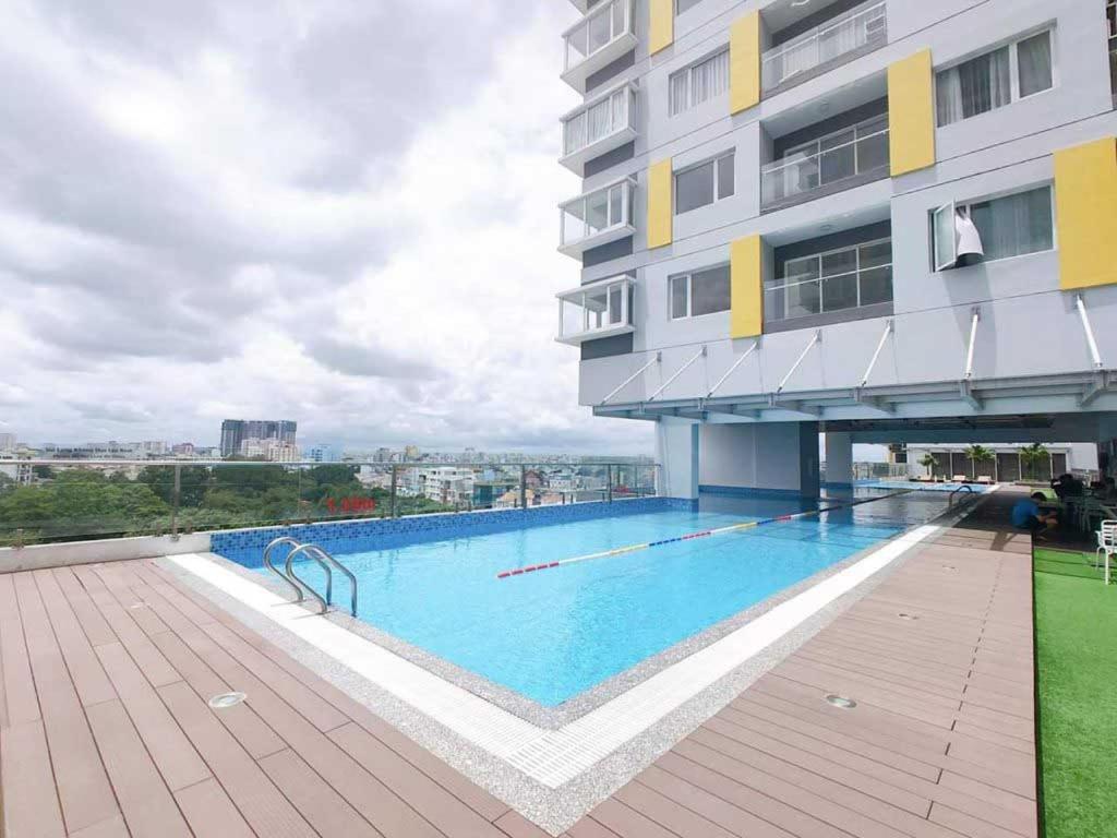 Tiện ích hồ bơi tại Charmington La Pointe