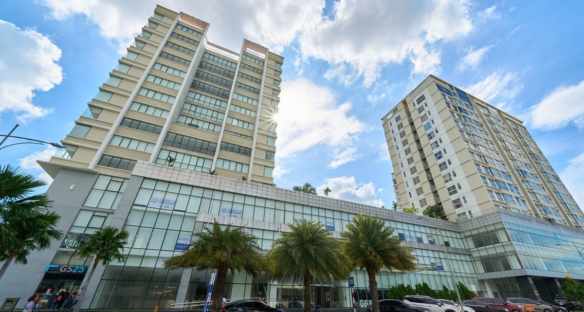 Hồ bơi xanh mát tại chung cư Cộng Hòa Garden