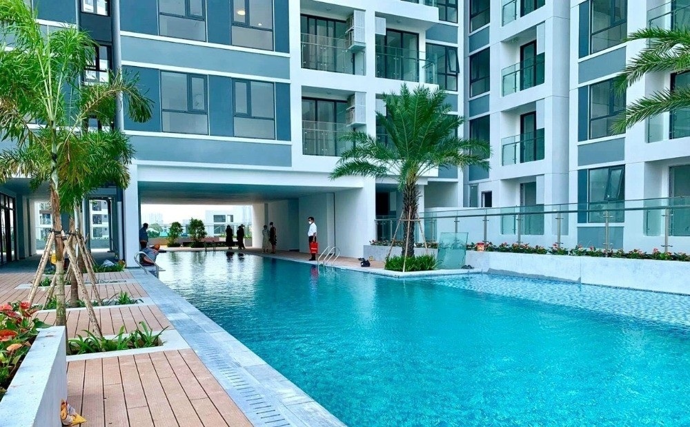 Hồ bơi thác nước tại Precia