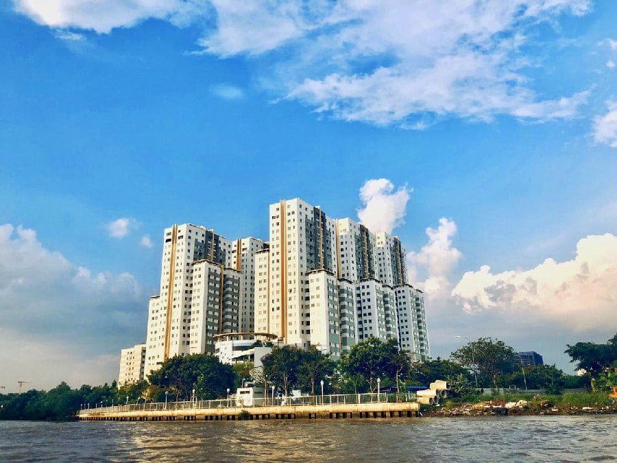 Không gian phòng khách rộng rãi, thoáng đãng tại căn hộ Belleza Apartment